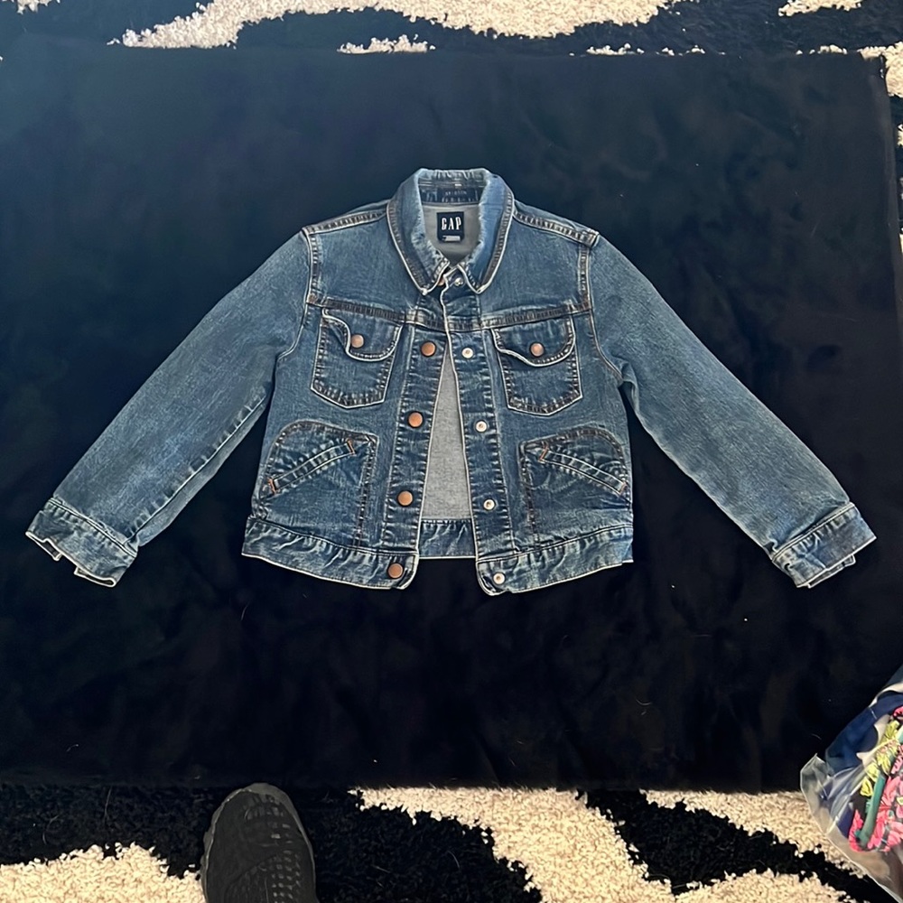 Girls GAP Levi jacket. Like new condition 5-6